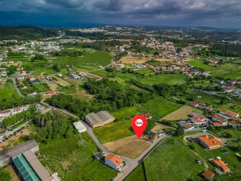 TERRENO  - 2.742 m2 Rua Pousada - Perosinho - V.N.Gaia