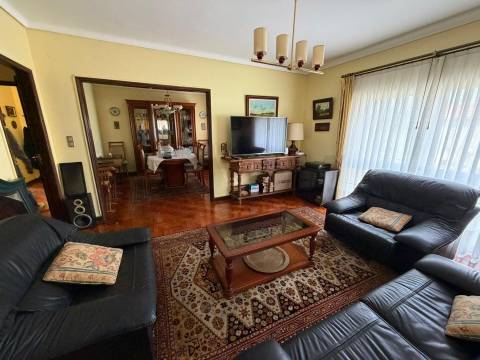 Moradia T5 exclusiva, onde conforto, espaço e qualidade de vida se encontram na perfeição.