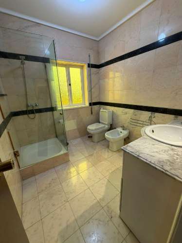Moradia T5 exclusiva, onde conforto, espaço e qualidade de vida se encontram na perfeição.