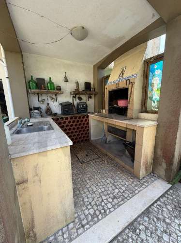 Moradia T5 exclusiva, onde conforto, espaço e qualidade de vida se encontram na perfeição.