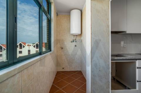Apartamento T2 Renovado, com garagem e varandas em Baguim do Monte - Gondomar