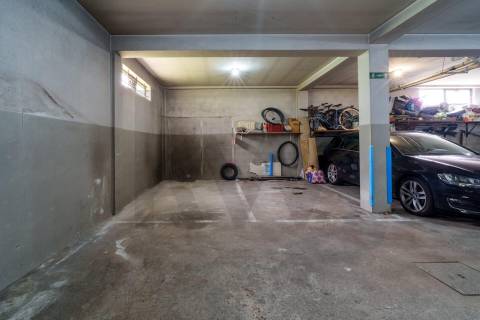 Apartamento T2 Renovado, com garagem e varandas em Baguim do Monte - Gondomar
