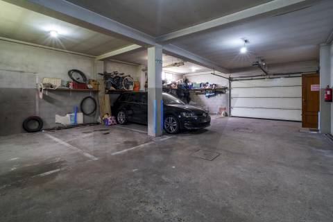 Apartamento T2 Renovado, com garagem e varandas em Baguim do Monte - Gondomar