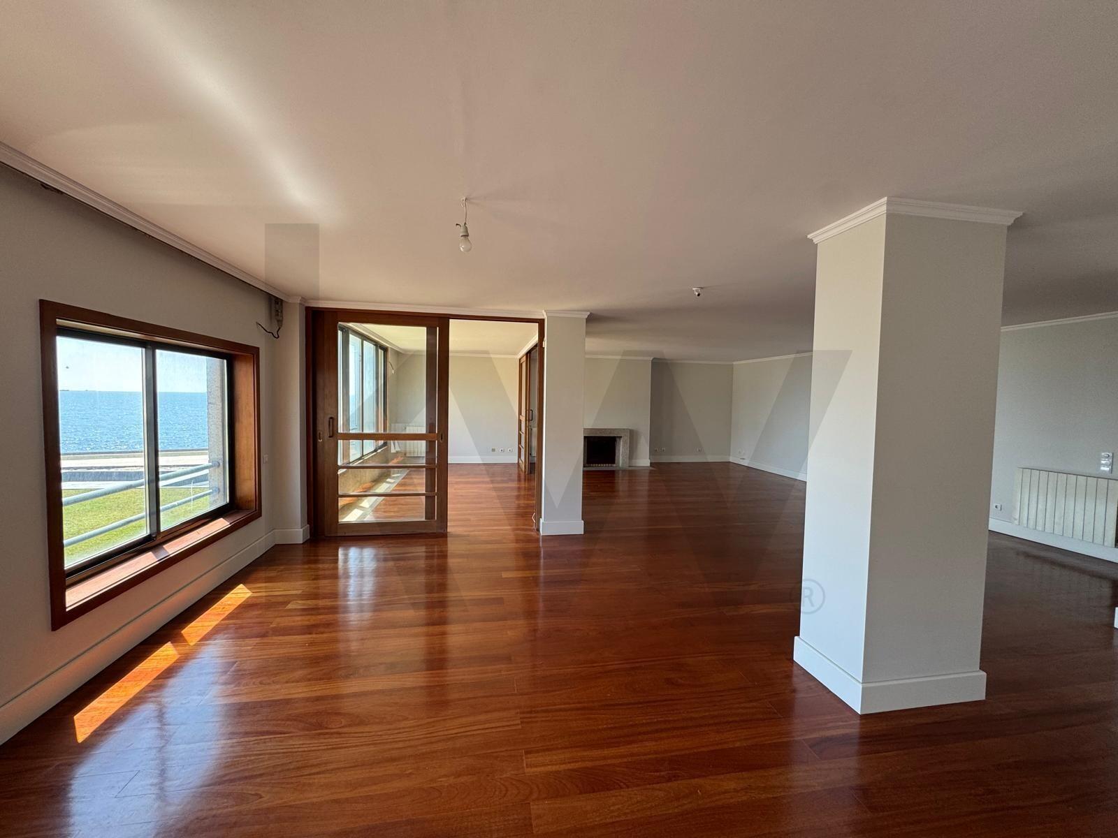 T4 no Paço da Boa Nova: Vista Mar e Sala de 89 m²