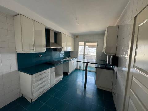 T4 no Paço da Boa Nova: Vista Mar e Sala de 89 m²