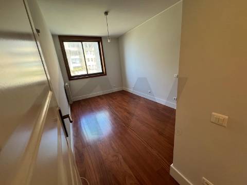 T4 no Paço da Boa Nova: Vista Mar e Sala de 89 m²