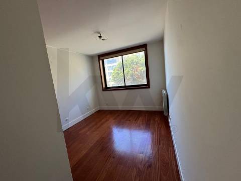 T4 no Paço da Boa Nova: Vista Mar e Sala de 89 m²