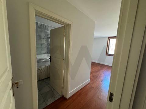 T4 no Paço da Boa Nova: Vista Mar e Sala de 89 m²