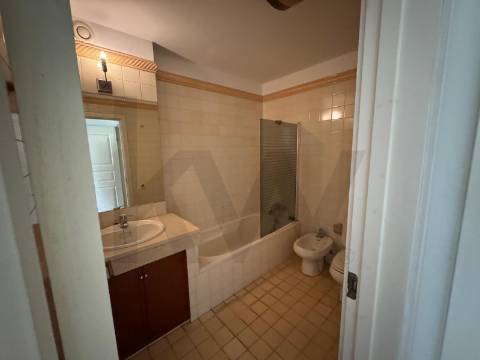 T4 no Paço da Boa Nova: Vista Mar e Sala de 89 m²