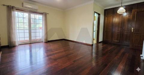  Arrendamento Andar de  Moradia T3,  com Jardim e Garagem Box, Próximo do Centro de Amarante