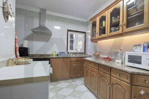  Arrendamento Andar de  Moradia T3,  com Jardim e Garagem Box, Próximo do Centro de Amarante