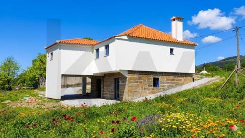 MORADIA NOVA T3 com Jardim e Garagem, junto ao do Hospital de Amarante