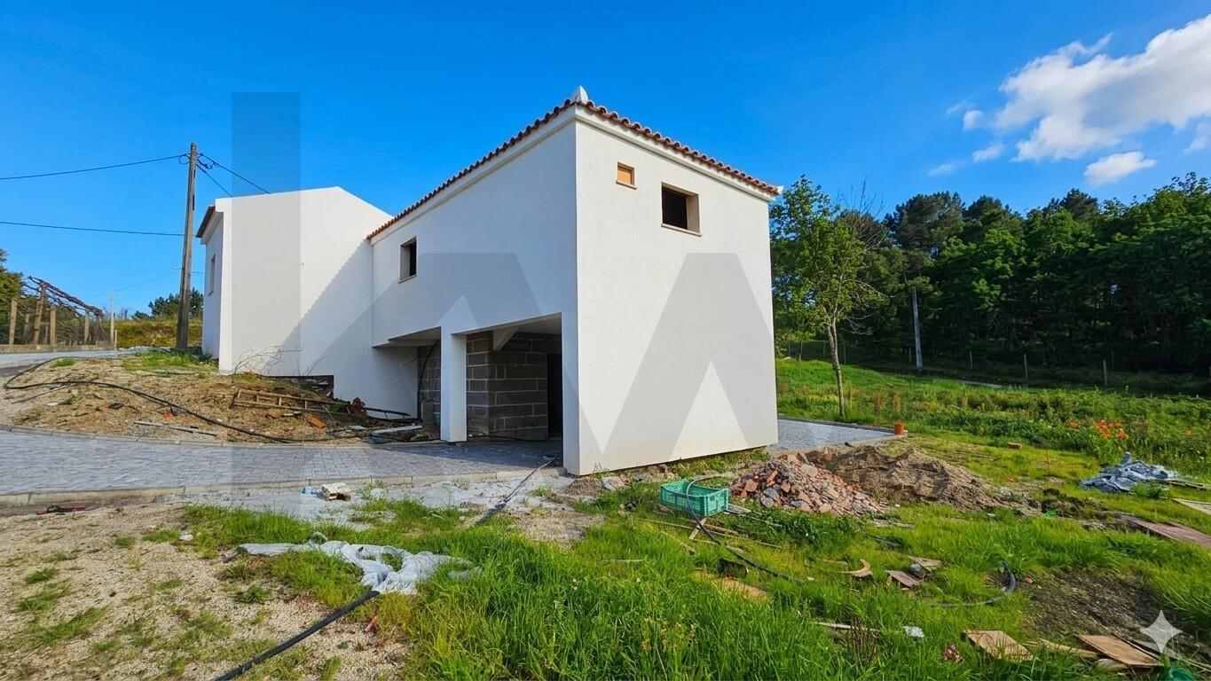 MORADIA NOVA T3 com Jardim e Garagem, junto ao do Hospital de Amarante