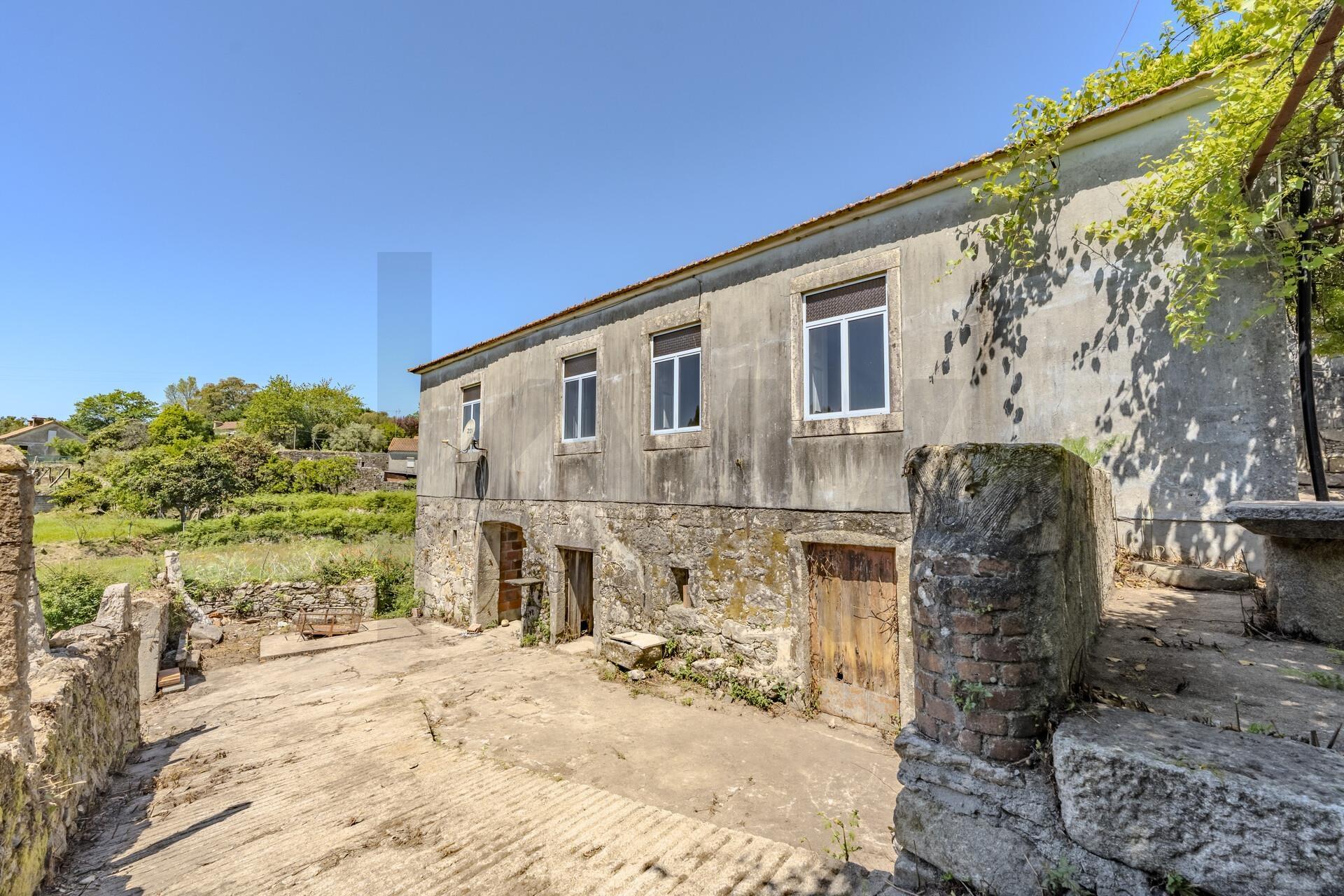Moradia T3+1 em Pedra para Reabilitação | Riba de Âncora – Caminha