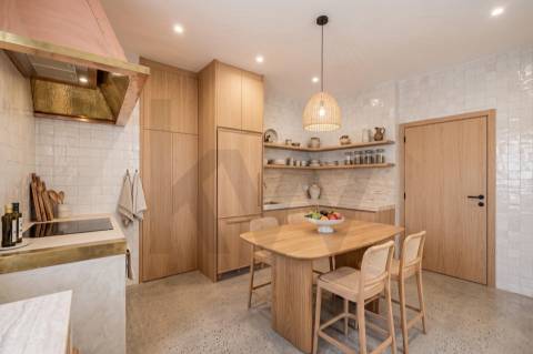 Moradia T3+1 em Pedra para Reabilitação | Riba de Âncora – Caminha