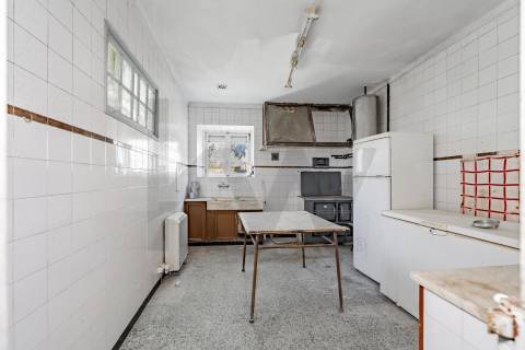 Moradia T3+1 em Pedra para Reabilitação | Riba de Âncora – Caminha