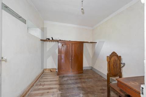 Moradia T3+1 em Pedra para Reabilitação | Riba de Âncora – Caminha