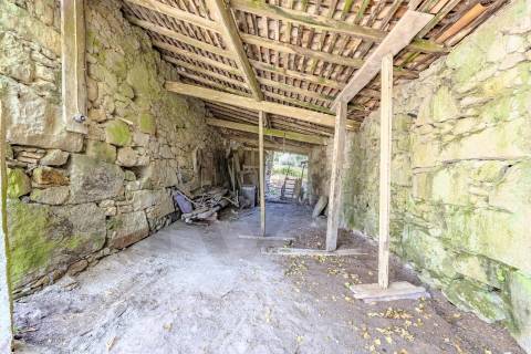 Moradia T3+1 em Pedra para Reabilitação | Riba de Âncora – Caminha