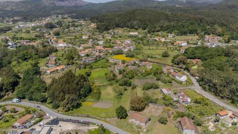 Moradia T3+1 em Pedra para Reabilitação | Riba de Âncora – Caminha
