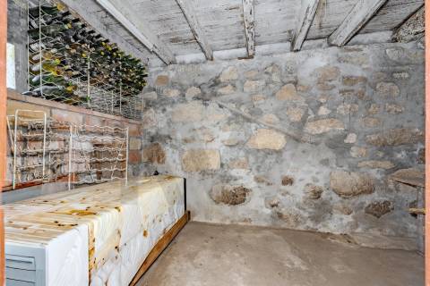 Moradia T3+1 em Pedra para Reabilitação | Riba de Âncora – Caminha
