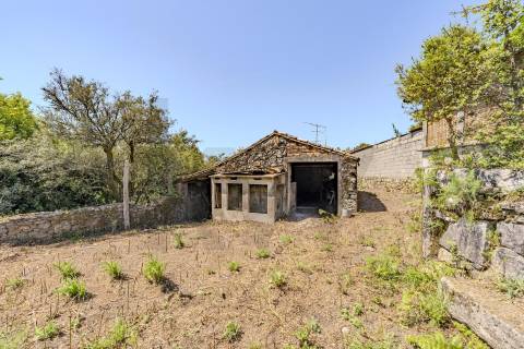 Moradia T3+1 em Pedra para Reabilitação | Riba de Âncora – Caminha
