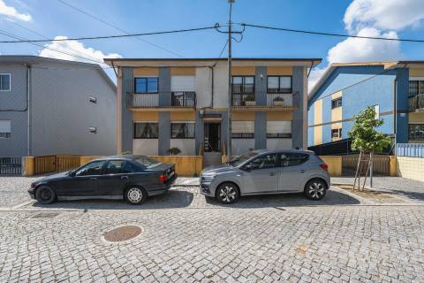 Andar Moradia T2 Renovado com Garagem - Rio Tinto, Gondomar