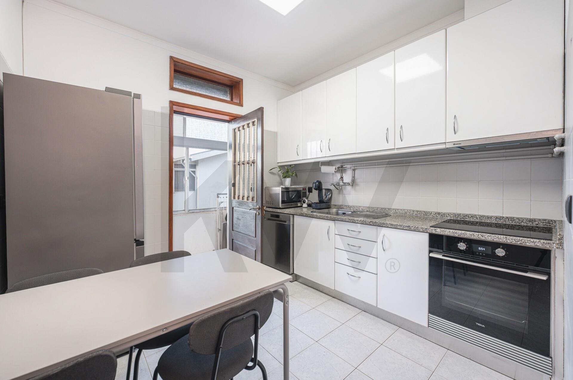 Andar Moradia T2 Renovado com Garagem - Rio Tinto, Gondomar