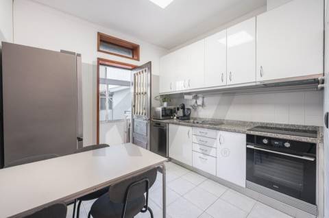 Andar Moradia T2 Renovado com Garagem - Rio Tinto, Gondomar