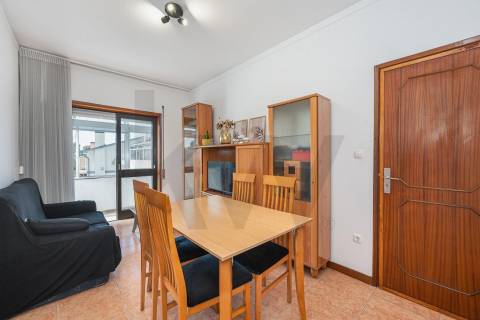 Andar Moradia T2 Renovado com Garagem - Rio Tinto, Gondomar