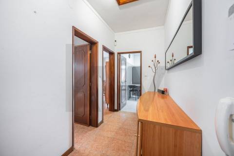 Andar Moradia T2 Renovado com Garagem - Rio Tinto, Gondomar