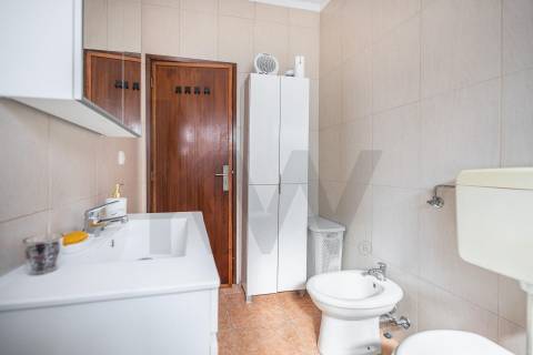 Andar Moradia T2 Renovado com Garagem - Rio Tinto, Gondomar