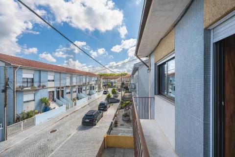 Andar Moradia T2 Renovado com Garagem - Rio Tinto, Gondomar