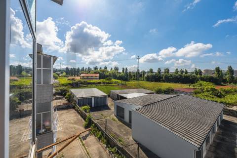 Andar Moradia T2 Renovado com Garagem - Rio Tinto, Gondomar