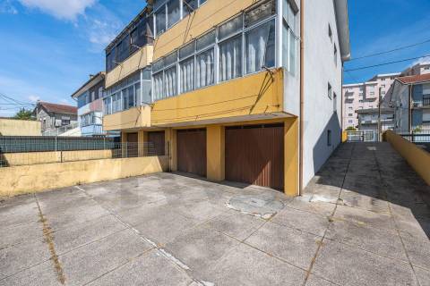 Andar Moradia T2 Renovado com Garagem - Rio Tinto, Gondomar