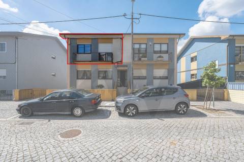 Andar Moradia T2 Renovado com Garagem - Rio Tinto, Gondomar