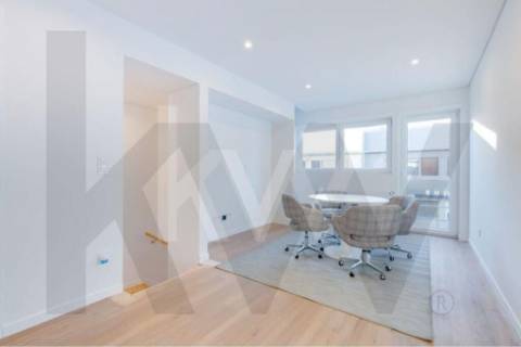 Apartamento  T4, duplex ,totalmente remodelado perto da Boavista.