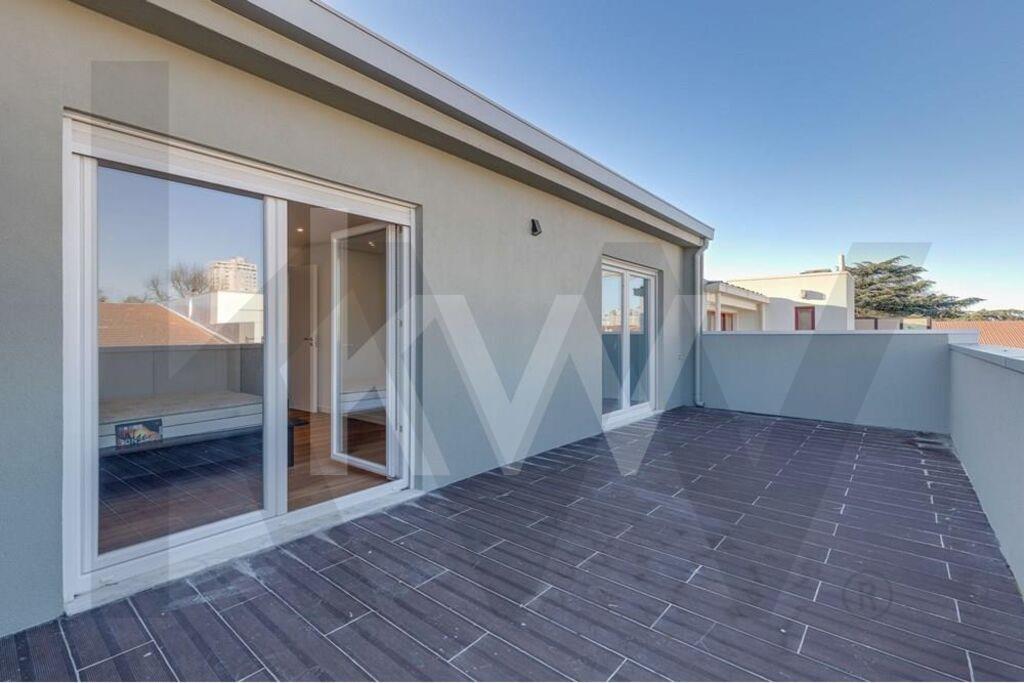 Apartamento  T4, duplex ,totalmente remodelado perto da Boavista.