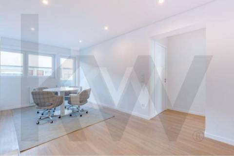 Apartamento  T4, duplex ,totalmente remodelado perto da Boavista.