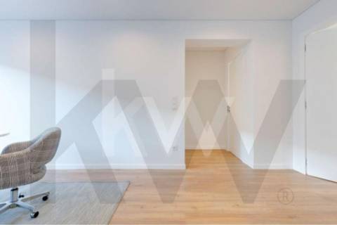 Apartamento  T4, duplex ,totalmente remodelado perto da Boavista.