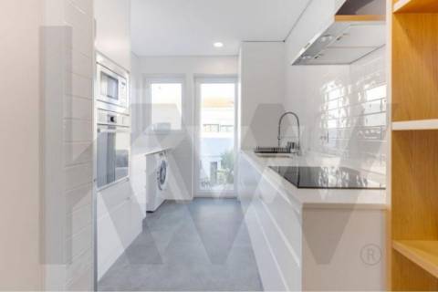 Apartamento  T4, duplex ,totalmente remodelado perto da Boavista.