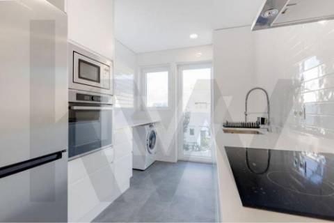 Apartamento  T4, duplex ,totalmente remodelado perto da Boavista.