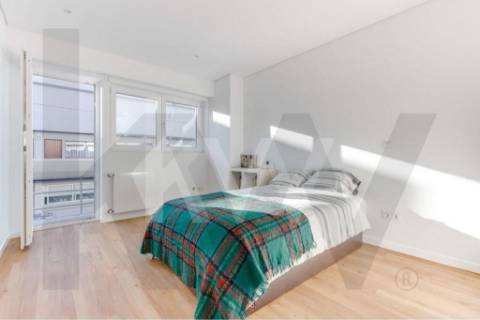 Apartamento  T4, duplex ,totalmente remodelado perto da Boavista.
