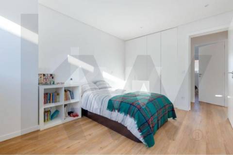 Apartamento  T4, duplex ,totalmente remodelado perto da Boavista.
