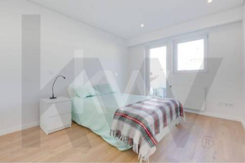 Apartamento  T4, duplex ,totalmente remodelado perto da Boavista.