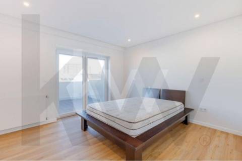 Apartamento  T4, duplex ,totalmente remodelado perto da Boavista.
