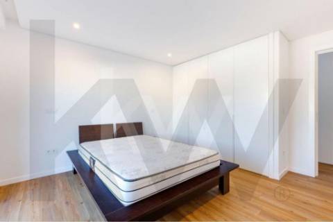 Apartamento  T4, duplex ,totalmente remodelado perto da Boavista.