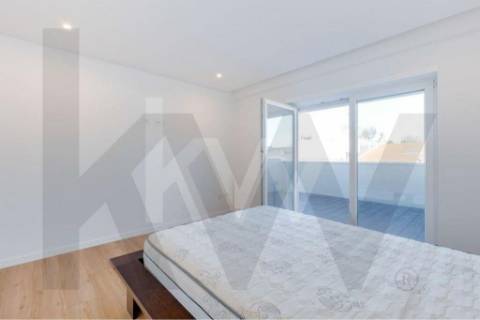 Apartamento  T4, duplex ,totalmente remodelado perto da Boavista.