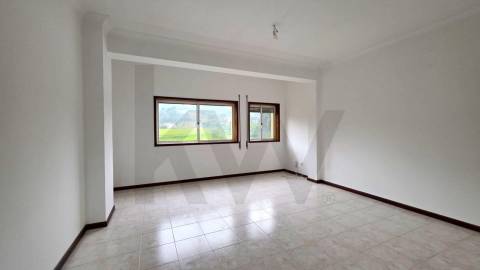 Apartamento T2 com Garagem e Elevador, CABEÇA SANTA, PENAFIEL