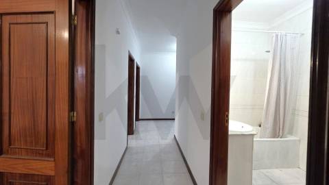 Apartamento T2 com Garagem e Elevador, CABEÇA SANTA, PENAFIEL