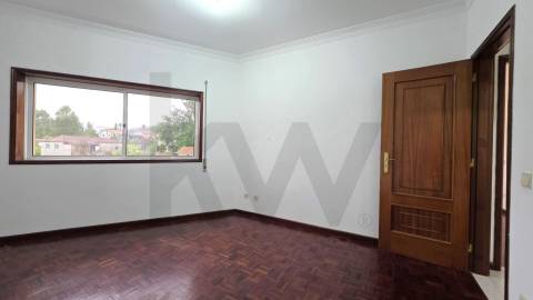 Apartamento T2 com Garagem e Elevador, CABEÇA SANTA, PENAFIEL